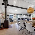 Hébergement de vacances Cozy Summerhouse In An Incredibly Scenic Location