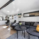 Cozy Summerhouse In An Incredibly Scenic Location Hébergement de vacances
