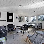 Cozy Summerhouse In An Incredibly Scenic Location Hébergement de vacances *