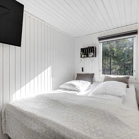Дом отдыха Cozy Summerhouse In An Incredibly Scenic Location Hadsund