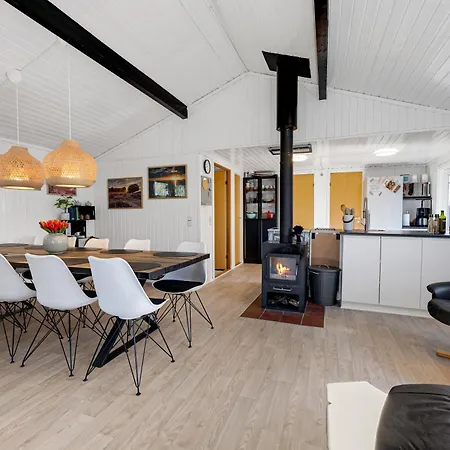 Cozy Summerhouse In An Incredibly Scenic Location Hébergement de vacances Hadsund