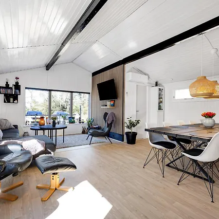 Cozy Summerhouse In An Incredibly Scenic Location Hadsund