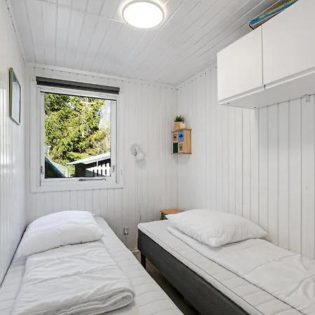 Cozy Summerhouse In An Incredibly Scenic Location Hébergement de vacances *